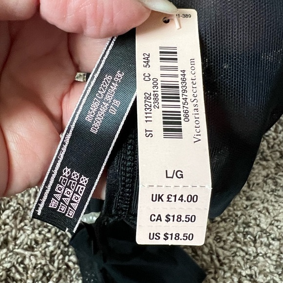 NWT Victoria’s Secret black lace panties with string of pearls in back…🖤 - Picture 4 of 4